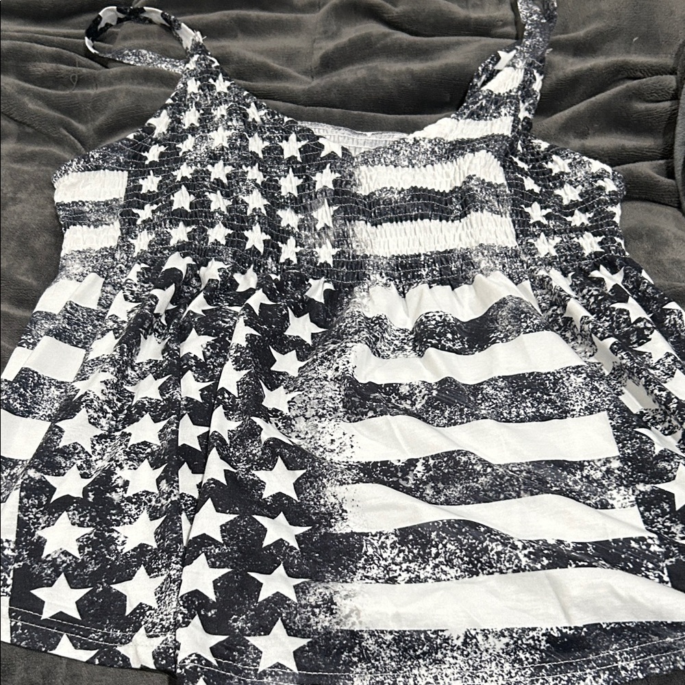 Source Unknown Black and White Star Camisole